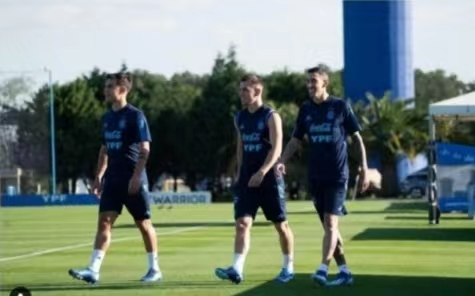 Di Maria plaatst foto's van de training van het nationale team terwijl het team Brazilië en Uruguay uitdaagt